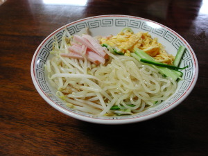 昼食はもりおか冷麺