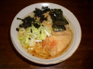 昼食はきつねうどん