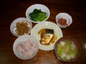 夕食は鯖の煮付