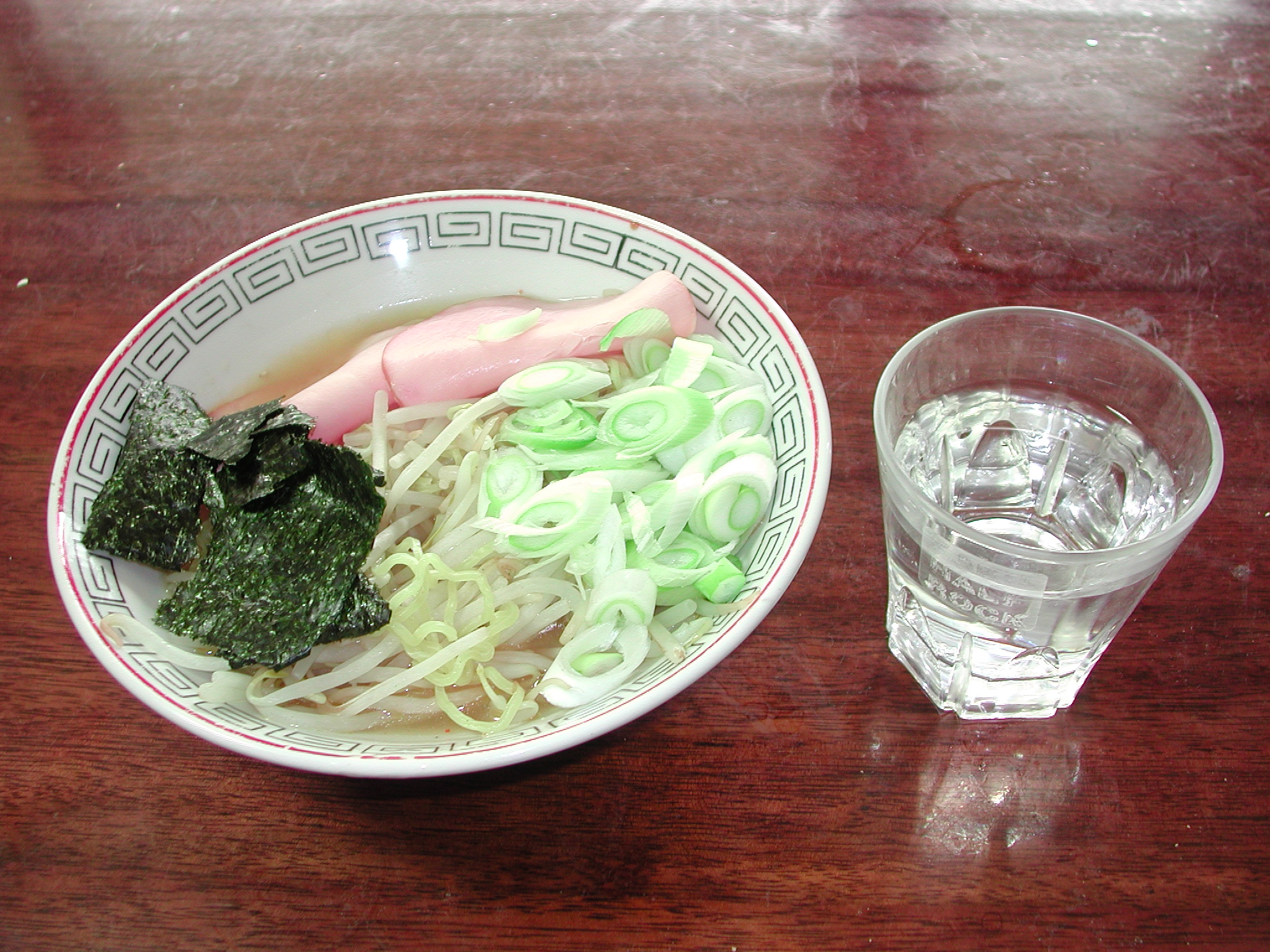 昼食は味噌ラーメン