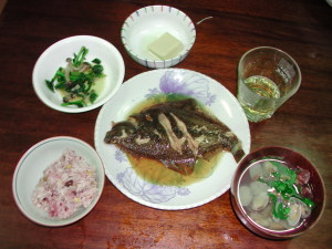 夕食は鰈の煮付
