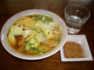 昼食はしょうゆラーメン