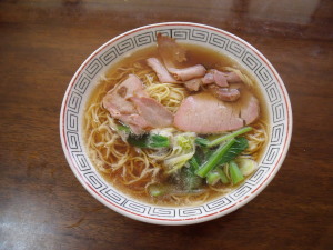 昼食はラーメン