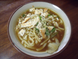 昼食はJ-COOPのカレーうどん