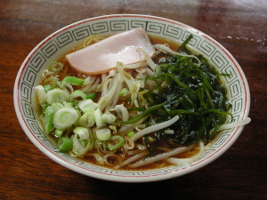 昼食は中華そば